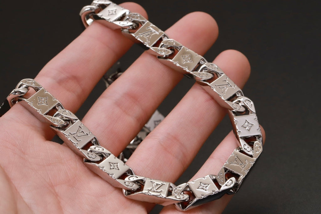 18K Louis Vuitton Monogram Tied Up Necklace